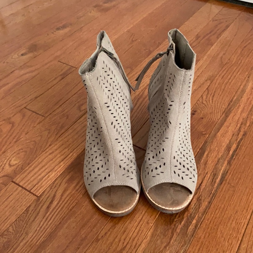 Toms shoes